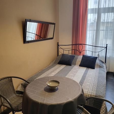 Pension Sunflower Prag Exteriör bild