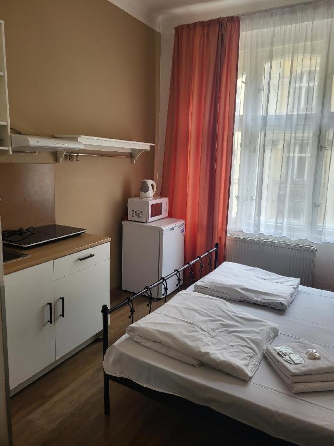 Pension Sunflower Prag Exteriör bild